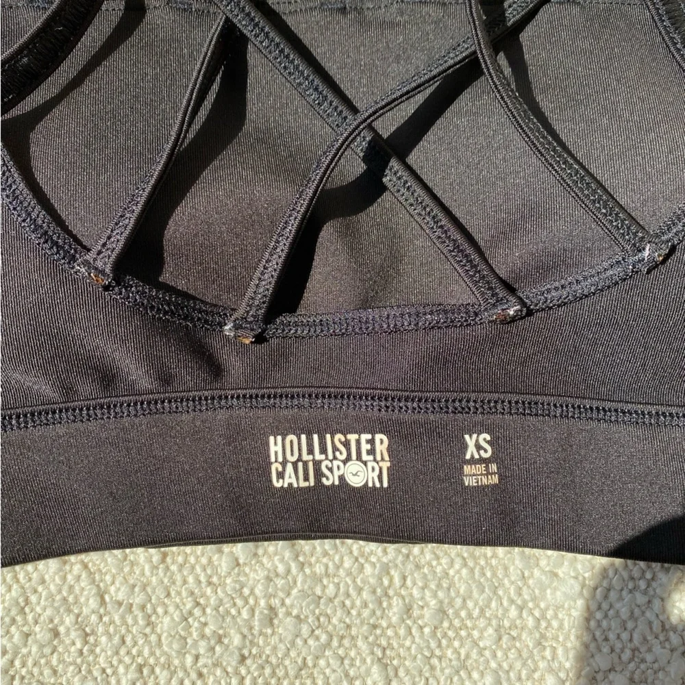 Final: Hollister black strappy sports bra XS